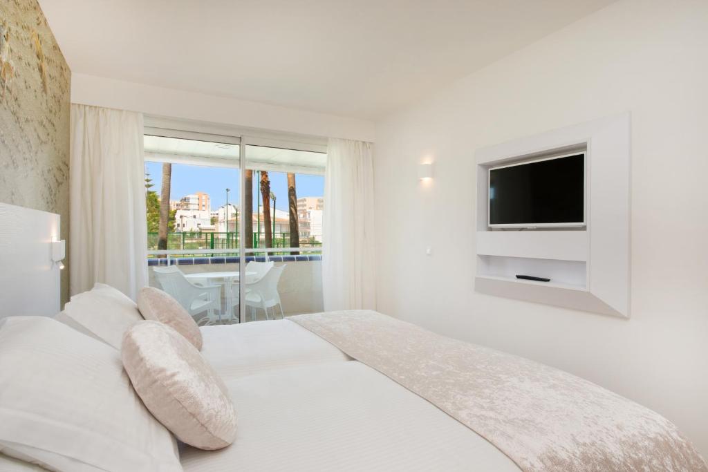 Habitación doble Vista Piscina del hotel Iberostar Waves Cristina