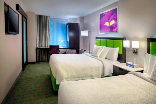 Studio with Two Queen Beds and Roll - In Shower - Mobility Accessible del hotel Springhill Suites Midtown Manhattan/fifth Avenue