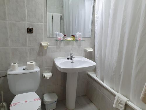 Habitación Cuádruple Estándar del hotel Balcón De Cazorla. Foto 1