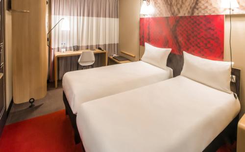 Habitación Doble Sweet by Ibis - 2 camas del hotel Ibis London Stratford. Foto 8