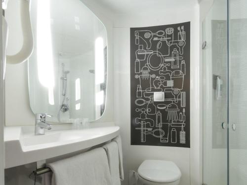 Habitación adaptada para personas con movilidad reducida - 1 cama doble del hotel Ibis London Stratford. Foto 4