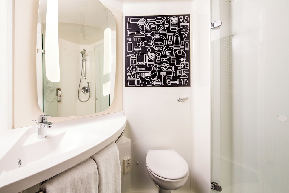 Habitación, 2 camas individuales, accesible para personas con discapacidad del hotel Ibis London Stratford. Foto 5