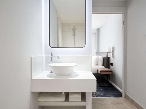 Estudio con cama extragrande del hotel Hyatt House London Stratford. Foto 2