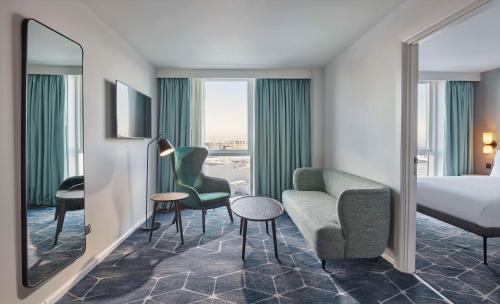 Estudio con sofá cama y vistas a Cherry Park - 1 cama extragrande del hotel Hyatt House London Stratford. Foto 4