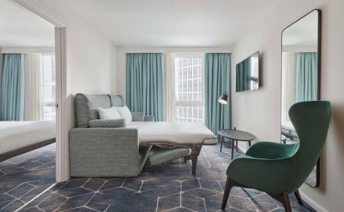 Estudio con sofá cama y vistas a Cherry Park - 1 cama extragrande del hotel Hyatt House London Stratford. Foto 6