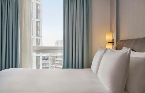Estudio con zona de cocina y vistas a Cherry Park - 1 cama extragrande del hotel Hyatt House London Stratford. Foto 5