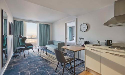 Suite con vistas a Cherry Park - 1 cama extragrande del hotel Hyatt House London Stratford. Foto 3