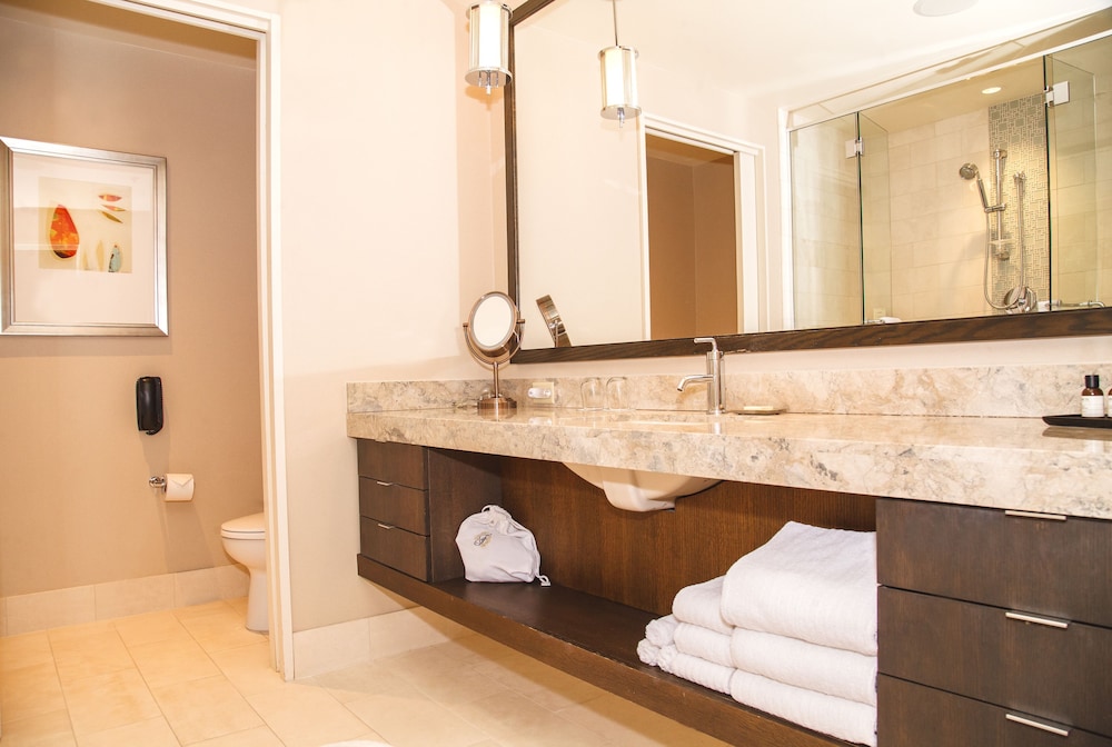 RESIDENCIA CON 2 DORMITORIOS Y VISTAS A LA BAHÍA 2 King 1194 SF 110 SM. Cocina Gourmet. Sala de estar, Sofá cama del hotel Fairmont Heritage Place, Ghirardelli Square. Foto 12