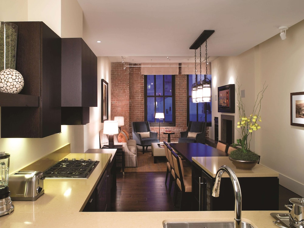 RESIDENCIA CON 2 DORMITORIOS 2 King 1194 SF 110 SM, Cocina Gourmet. Sala de estar, Sofá cama del hotel Fairmont Heritage Place, Ghirardelli Square. Foto 3
