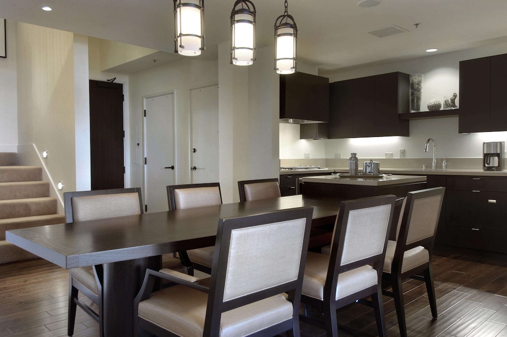 RESIDENCIA CON 3 DORMITORIOS 3 King 1797 SF 166 SM, Cocina Gourmet. Sala de estar, Sofá cama del hotel Fairmont Heritage Place, Ghirardelli Square. Foto 2