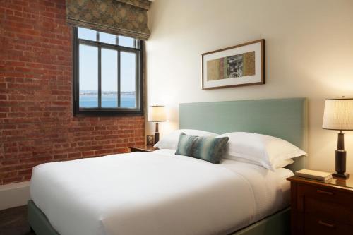 RESIDENCIA CON 2 DORMITORIOS Y VISTAS A LA BAHÍA ACCESIBLE PARA MOVILIDAD Y AUDICIÓN 1 King, 2 Twin 1194 SF 110 SM del hotel Fairmont Heritage Place, Ghirardelli Square. Foto 12