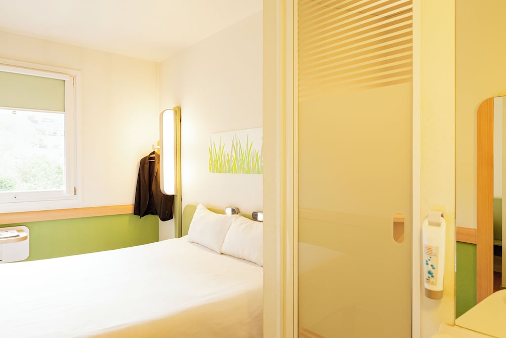 Habitación Classic con 1 cama doble del hotel Ibis Budget Oviedo. Foto 3