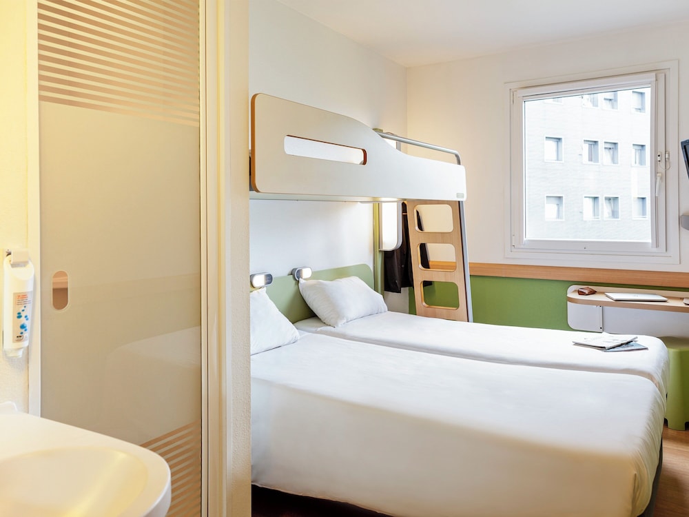 Habitación Doble Estándar con 2 camas individuales del hotel Ibis Budget Oviedo