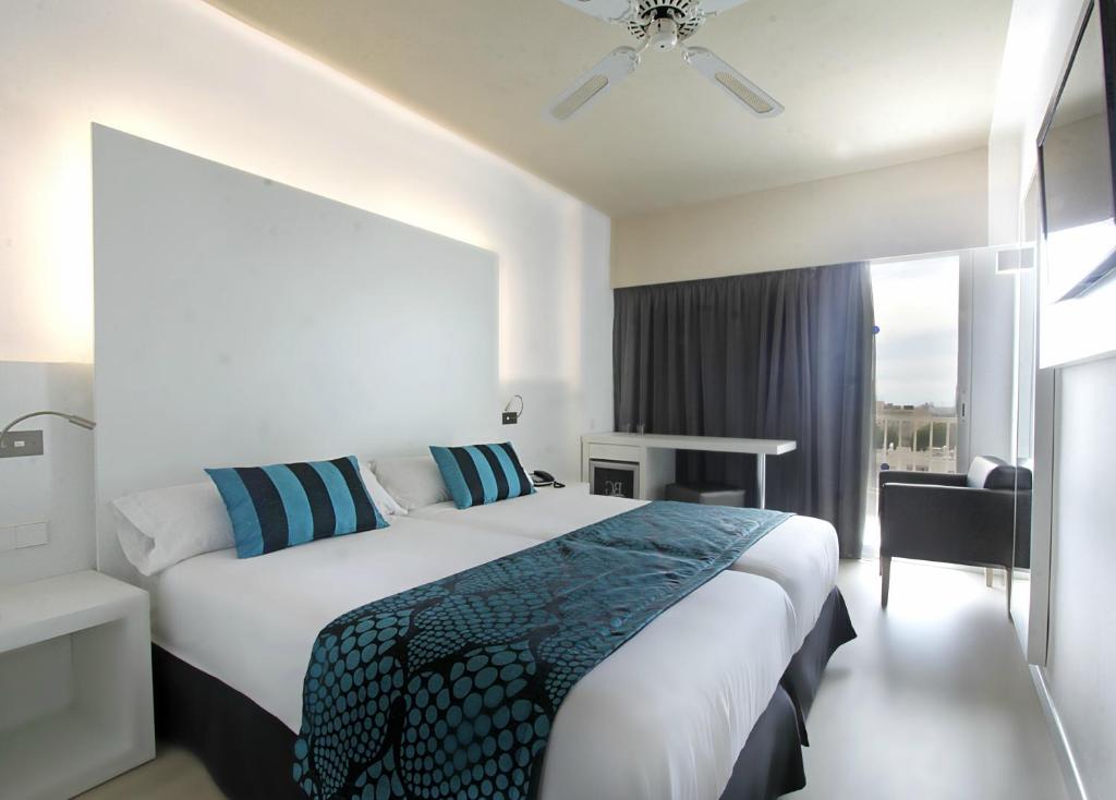 Habitación doble del hotel Bg Caballero. Foto 1