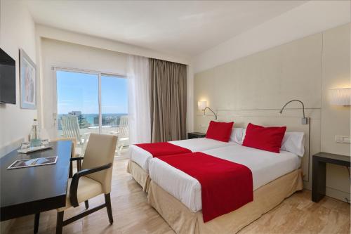 Habitación Doble Superior con vistas al mar del hotel Grupotel Taurus Park. Foto 1