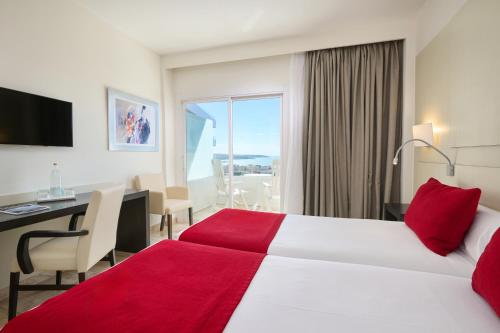 Habitación Doble Superior con vistas al mar del hotel Grupotel Taurus Park. Foto 2