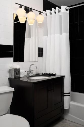 Habitación Doble adaptada para personas con movilidad reducida del hotel The Lex Nyc. Foto 1