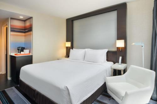 Habitación adaptada para personas con discapacidad auditiva, con vistas a la ciudad - 1 cama grande o extragrande del hotel Courtyard by Marriott New York Manhattan / Central Park