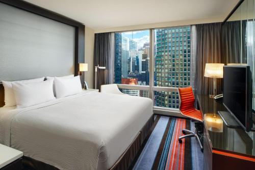 Habitación adaptada para personas con discapacidad auditiva, con vistas a la ciudad - 1 cama grande o extragrande del hotel Courtyard by Marriott New York Manhattan / Central Park. Foto 1