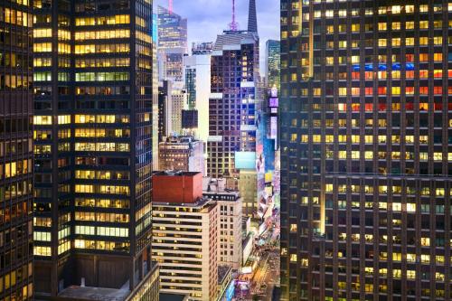 Habitación Doble Esquinera con vistas a la ciudad - Cama extragrande del hotel Courtyard by Marriott New York Manhattan / Central Park