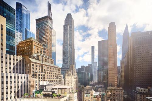 Habitación Doble adaptada para personas con movilidad reducida, con vistas a la ciudad, bañera adaptada y cambio a una categoría superior - 2 camas do del hotel Courtyard by Marriott New York Manhattan / Central Park. Foto 4