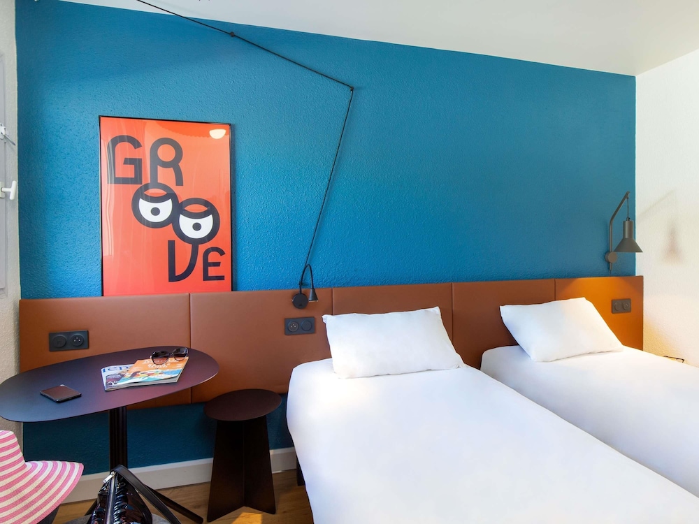 Habitación estándar con dos camas individuales del hotel Ibis Marseille Timone. Foto 3