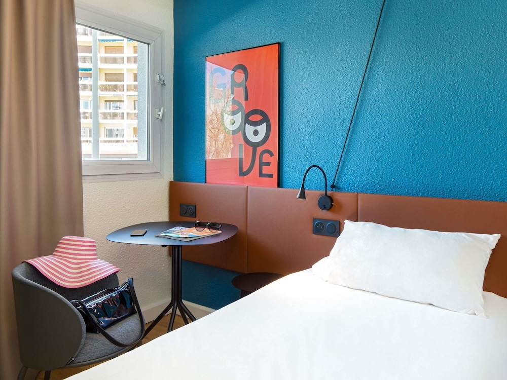 Habitación Superior con 1 cama doble del hotel Ibis Marseille Timone. Foto 1