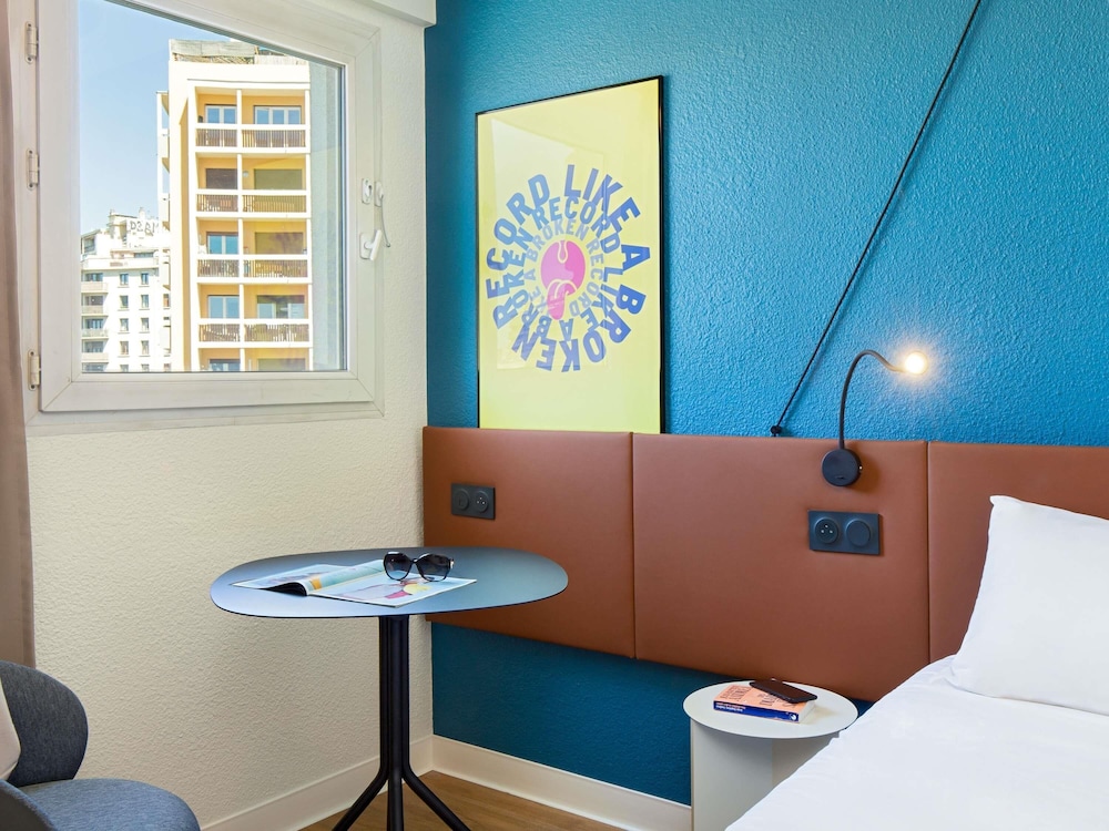 Habitación Estándar con 1 cama doble del hotel Ibis Marseille Timone. Foto 9