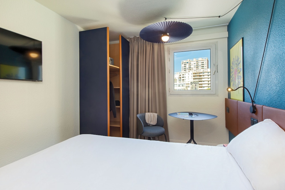 Habitación Superior con 1 cama doble del hotel Ibis Marseille Timone. Foto 2
