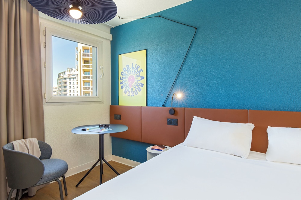 Habitación Superior con 1 cama doble del hotel Ibis Marseille Timone. Foto 4