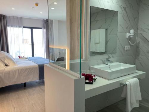 Habitación Doble con balcón del hotel Af Valle Orotava. Foto 9