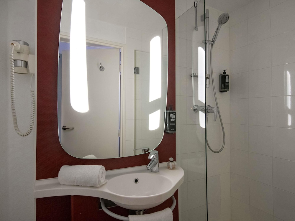 Habitación Estándar con 1 cama doble del hotel Ibis Cannes Centre. Foto 1