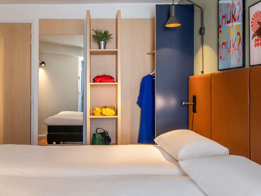 Habitación estándar con dos camas individuales del hotel Ibis Cannes Centre. Foto 3
