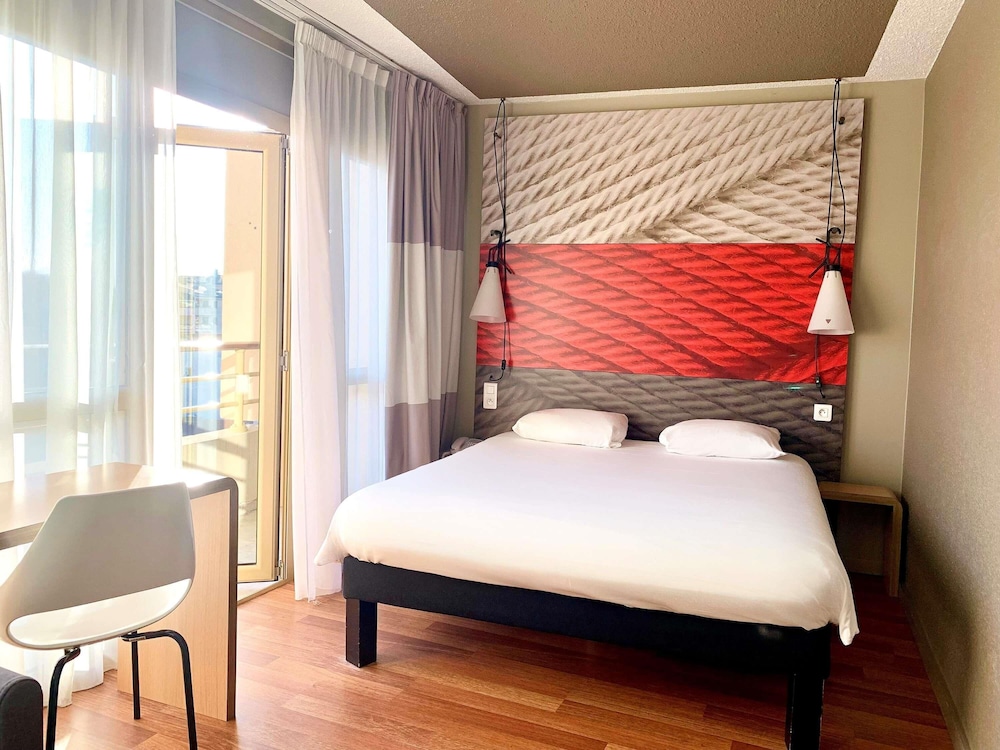 Habitación Estándar con 1 cama doble del hotel Ibis Cannes Plage La Bocca. Foto 3