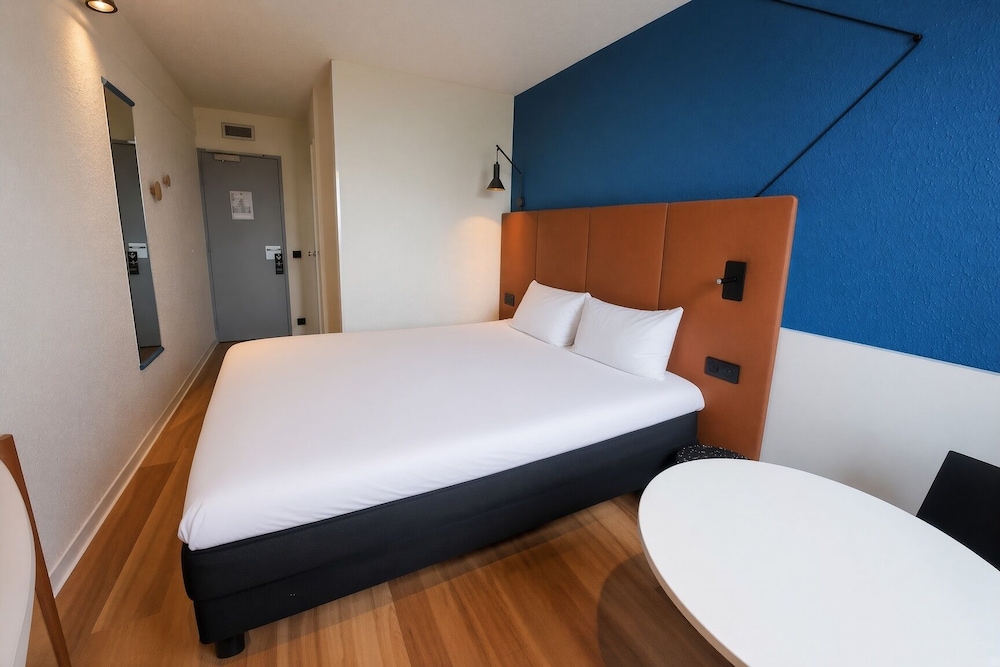 Habitación estándar doble, 1 cama doble del hotel Ibis Lyon Est Bron. Foto 3
