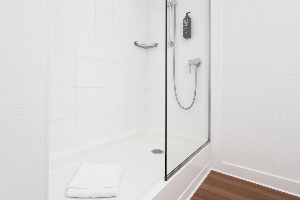 Habitación estándar doble, 1 cama doble del hotel Ibis Lyon Est Bron. Foto 6