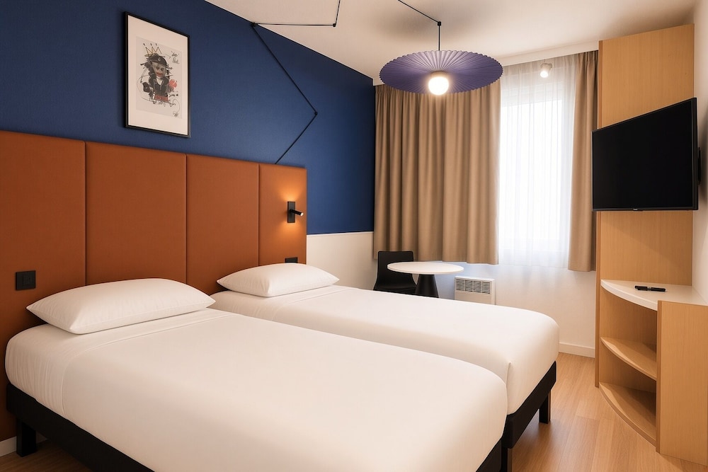 Habitación estándar, 2 camas individuales del hotel Ibis Lyon Est Bron. Foto 1