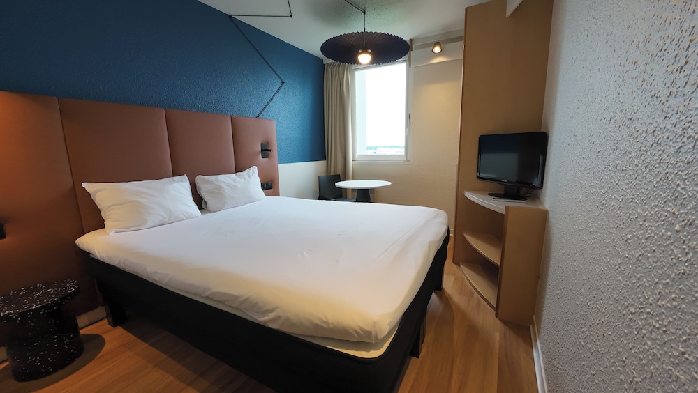 Habitación estándar doble, 1 cama doble del hotel Ibis Lyon Est Bron. Foto 1