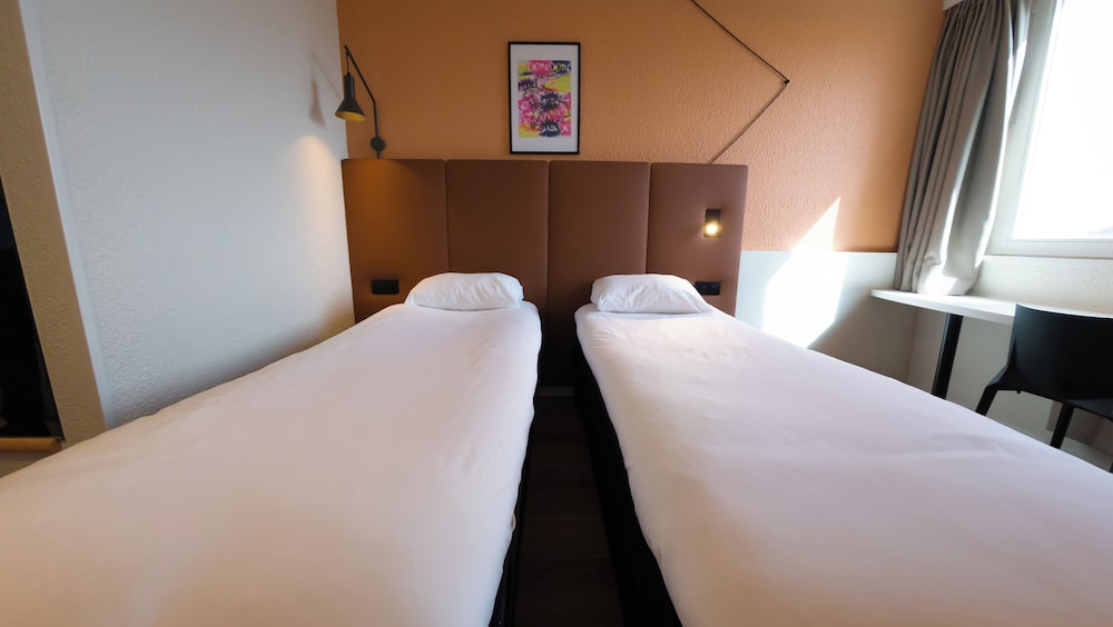 Habitación estándar, 2 camas individuales del hotel Ibis Lyon Est Bron. Foto 1