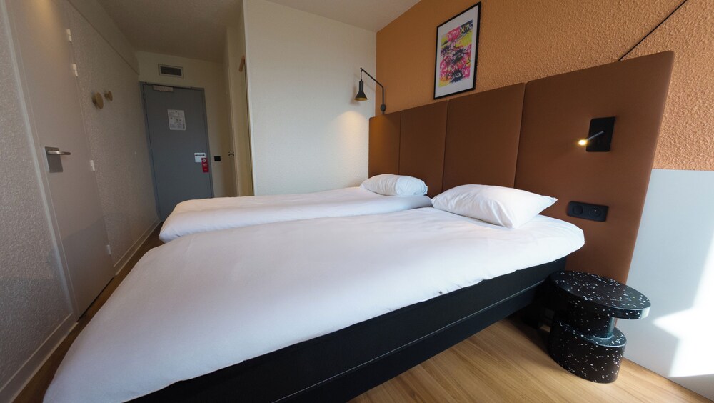 Habitación estándar, 2 camas individuales del hotel Ibis Lyon Est Bron. Foto 3