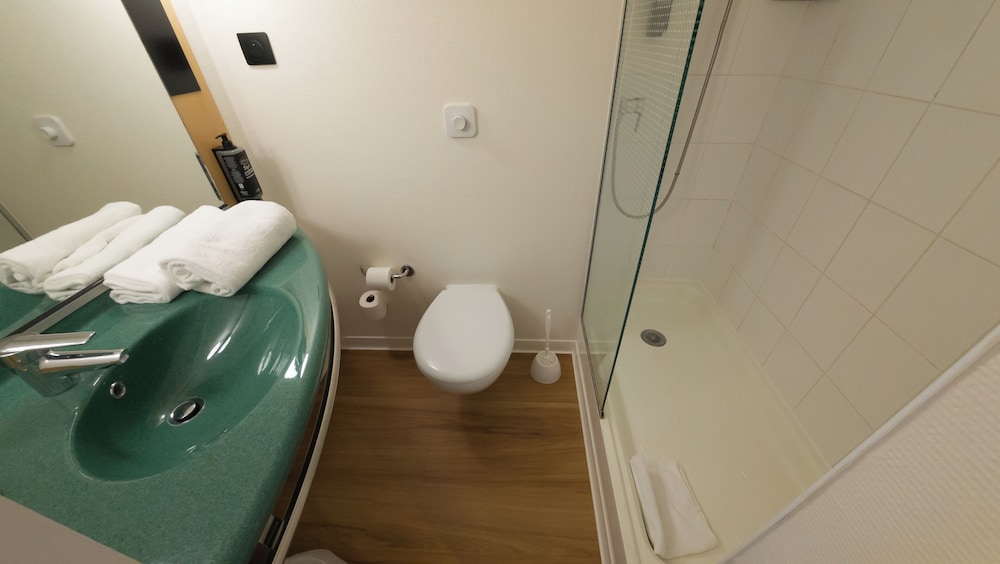Habitación estándar, 2 camas individuales del hotel Ibis Lyon Est Bron. Foto 11