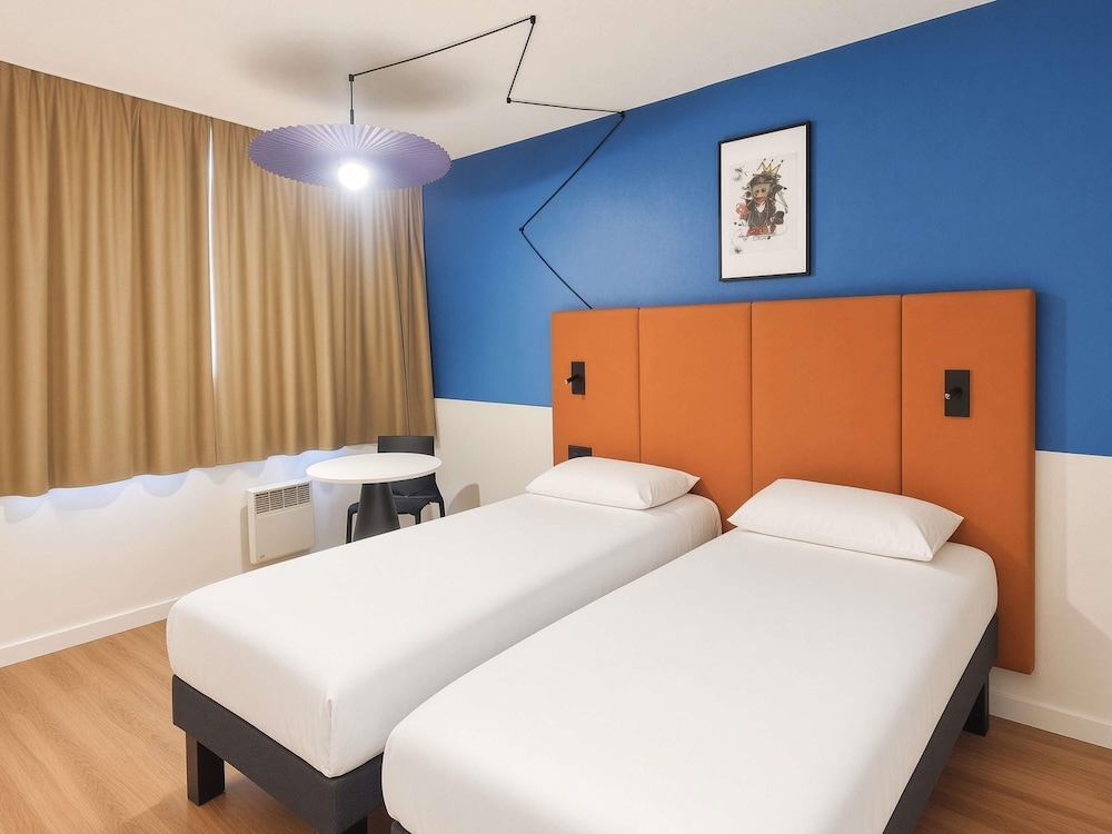 Habitación estándar doble, 1 cama doble del hotel Ibis Lyon Est Bron. Foto 11