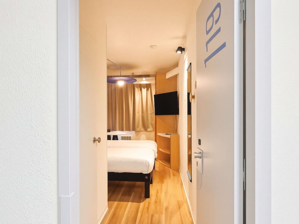 Habitación estándar doble, 1 cama doble del hotel Ibis Lyon Est Bron. Foto 12