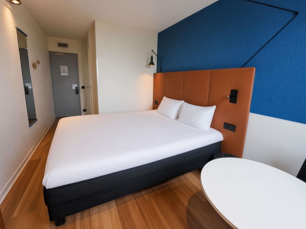 Habitación estándar doble, 1 cama doble del hotel Ibis Lyon Est Bron. Foto 16
