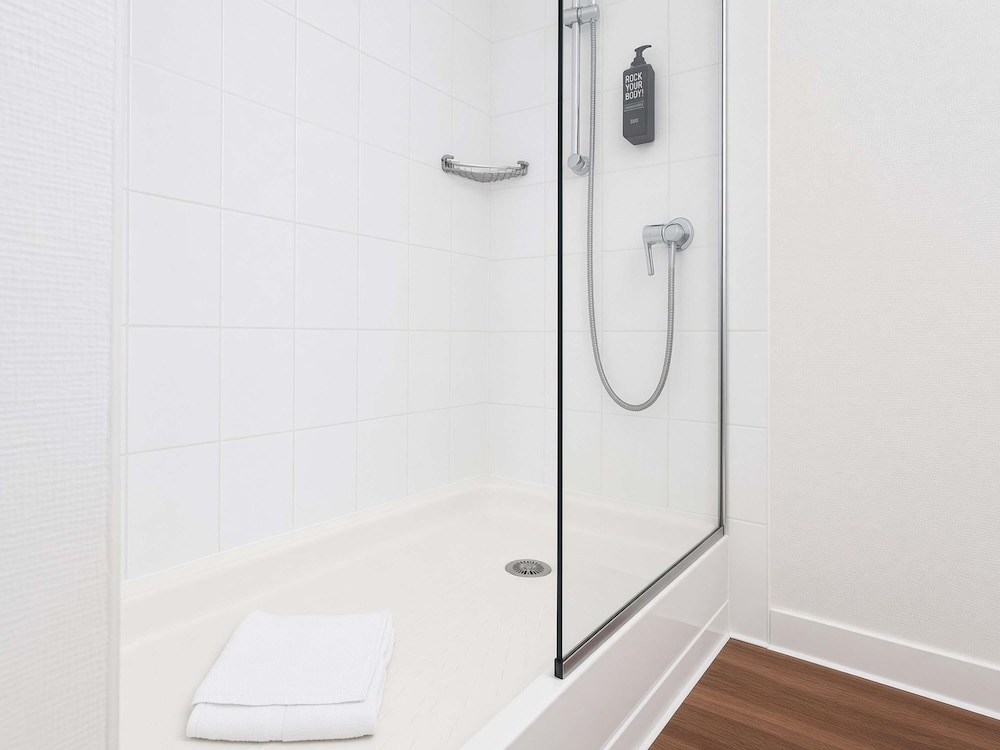 Habitación estándar, 2 camas individuales del hotel Ibis Lyon Est Bron. Foto 7