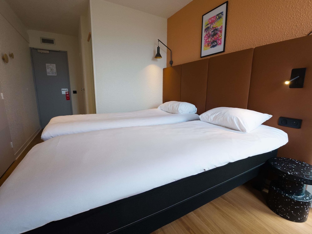 Habitación estándar, 2 camas individuales del hotel Ibis Lyon Est Bron. Foto 13