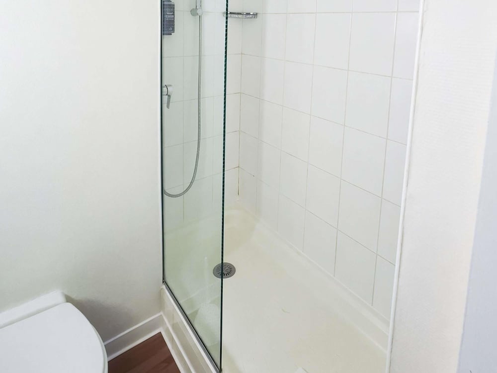 Habitación estándar, 2 camas individuales del hotel Ibis Lyon Est Bron. Foto 15