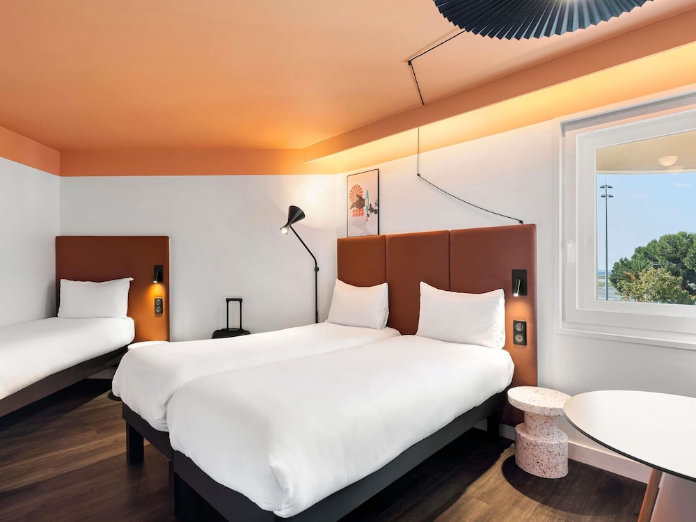 Habitación Standard con 3 camas individuales del hotel Ibis Nice Aéroport Promenade Des Anglais