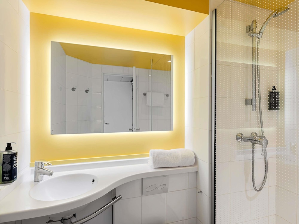 Habitacion Standard con 1 cama doble del hotel Ibis Nice Aéroport Promenade Des Anglais. Foto 6