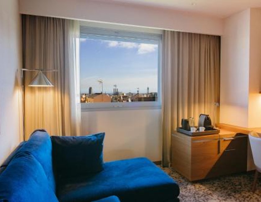 Habitación Clásica con cama extragrande y vistas a la ciudad del hotel Intercontinental Barcelona, An Ihg. Foto 7